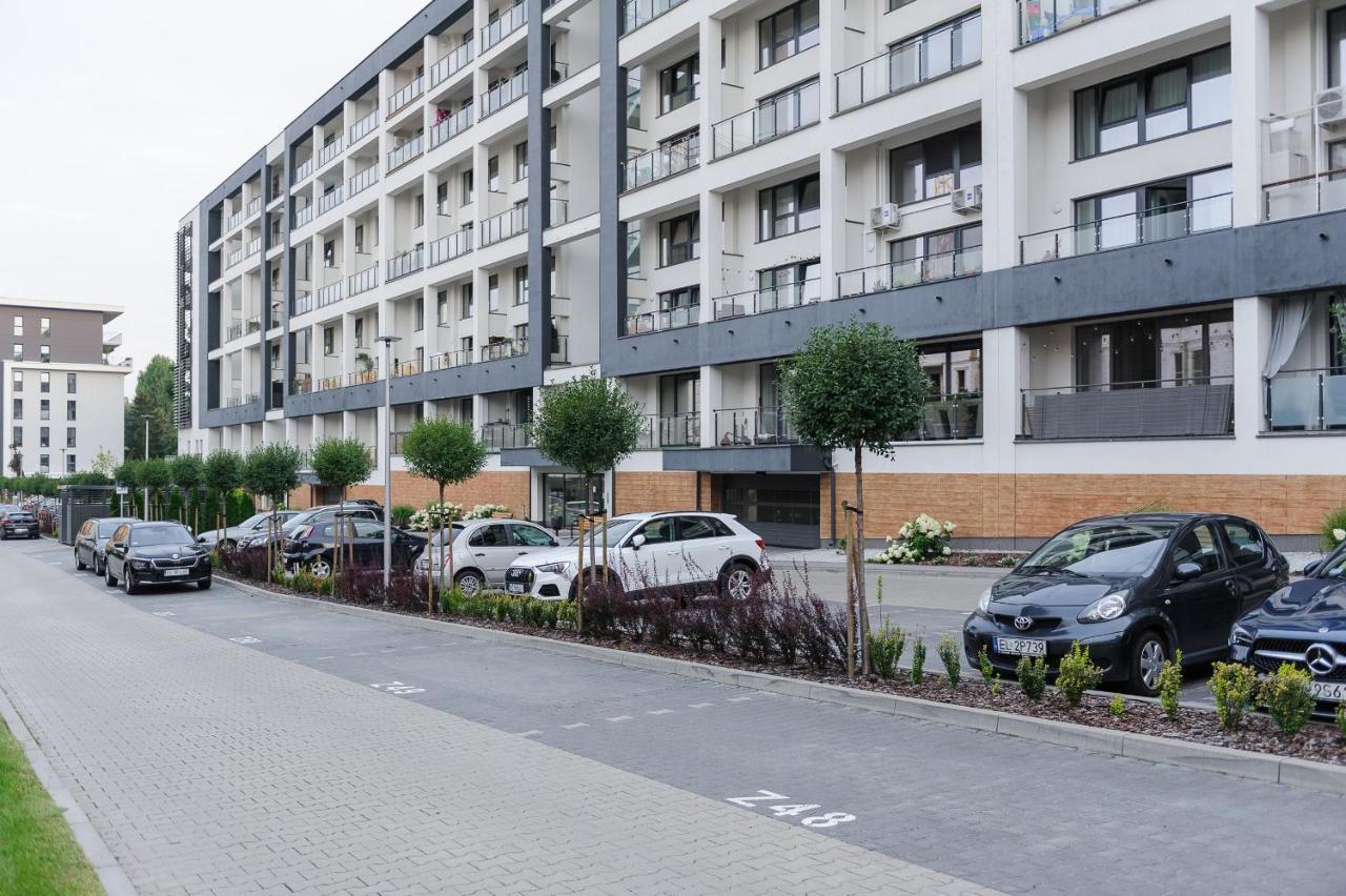 Lumina Apartment With Balcony Overlooking The Park 罗兹 外观 照片